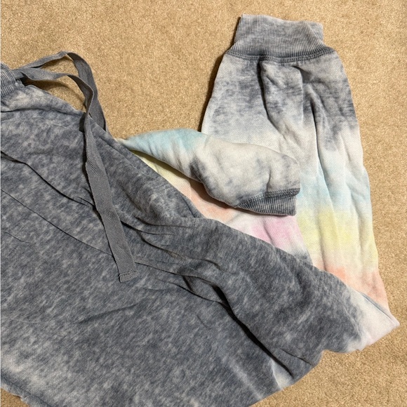 Secret Treasures Lounge Set - Picture 4 of 6